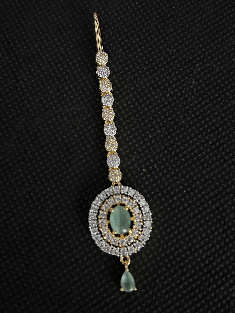 Regal Oval Halo Maang Tikka