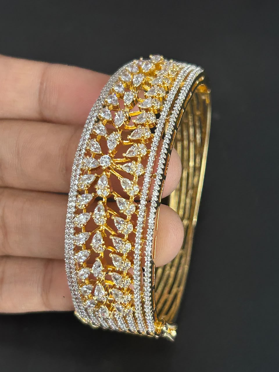 Celestia Oval Openable Floral Diamond-Look Bracelet – Fits 2.4 & 2.6
