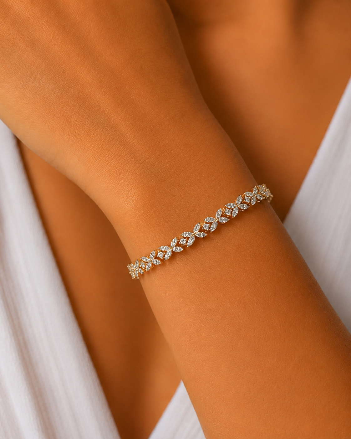 Avyara Leaf Halo Sparkle Bracelet
