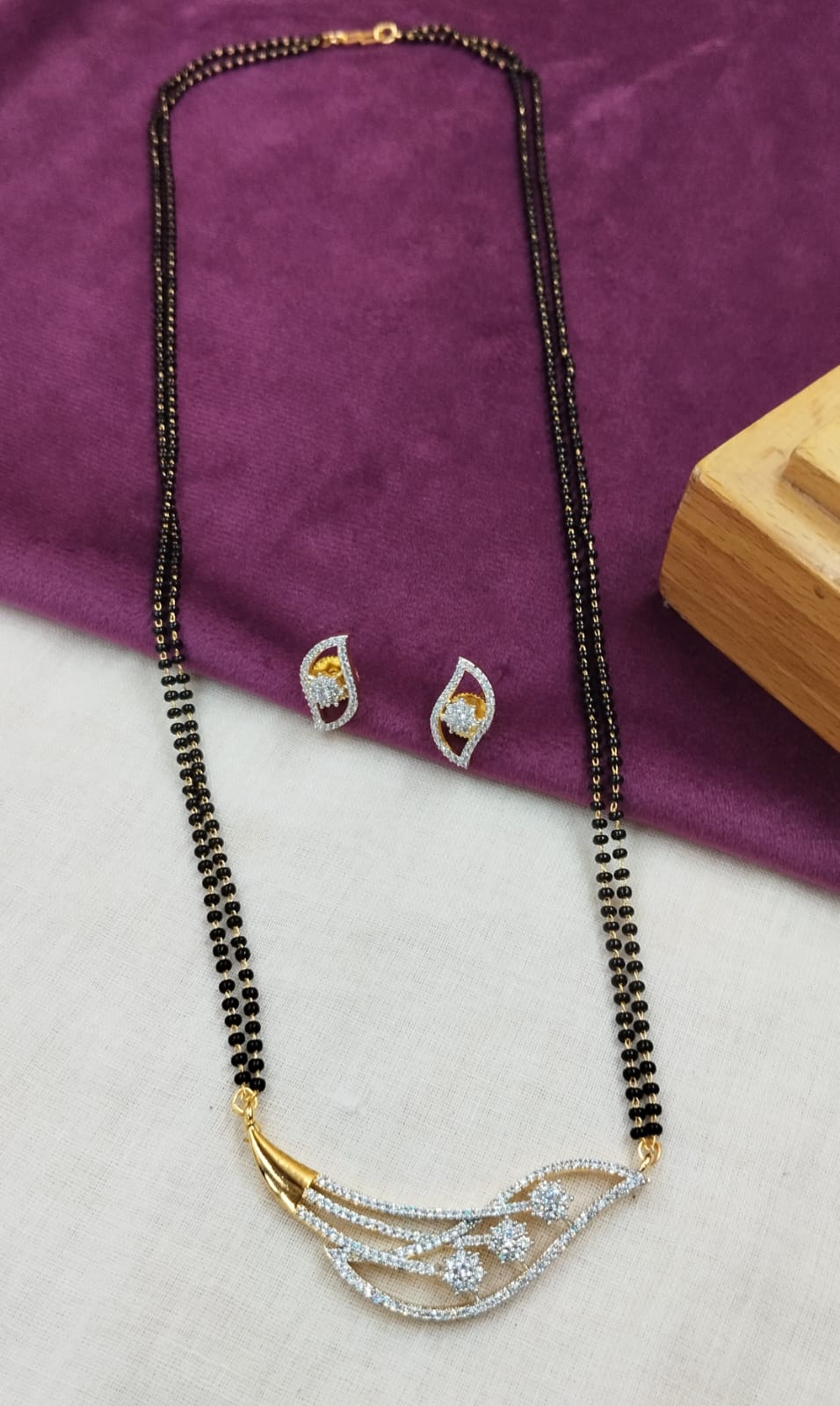 Aavya Leaf Curve Diamond-Look Mangalsutra Set – 24 Inch
